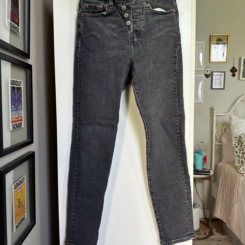 Levi’s “Well-Worn Black” Wedgies Jeans Straight Leg size 25